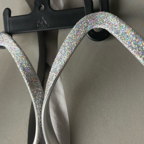 never worn flip flops from walmart - Picture 2 of 4